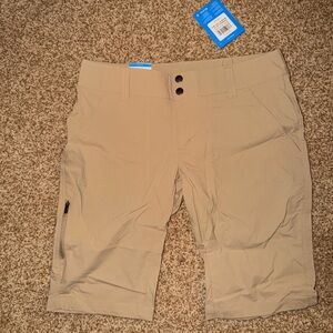 Women’s Columbia Saturday Trail Hiking Shorts size 8 in British Tan